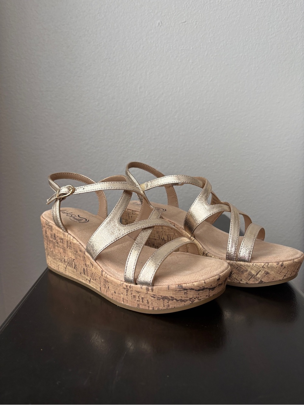 Life Stride “Bailey” Metallic Gold Slingback Strappy Sandals Sz 8.5